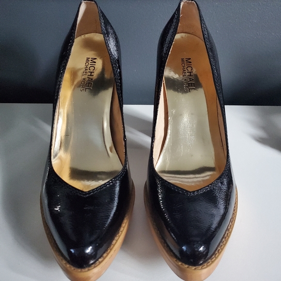 Micheal Kors shoes - Picture 2 of 7